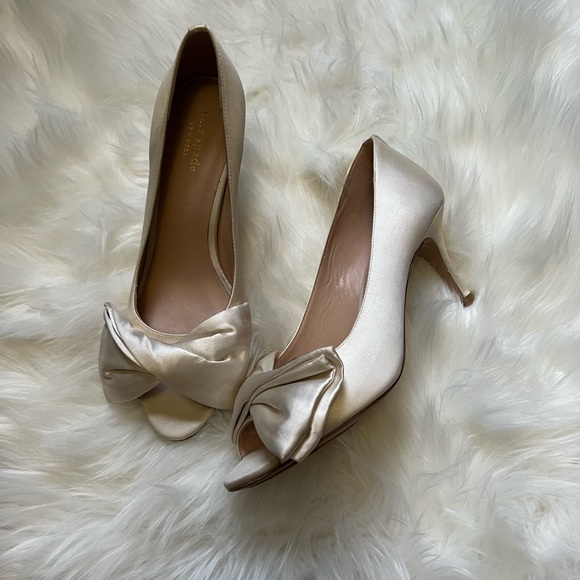 kate spade Shoes - Kate Spade Satin Cream Bow Heels